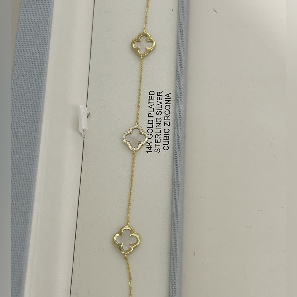 NIB RACHEL ZOE MOTHER OF PEARL CLOVER BRACELET
